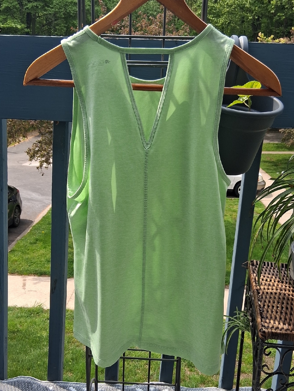 Ideaology Bright Green Work Out Top - Picture 2 of 4